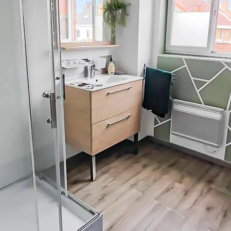 Proche Digue De Malo A 800m, Terrasse Exterieure, Capacité 4 Personnes, 1 Chambre, Rénové! Appartement Dunkirk